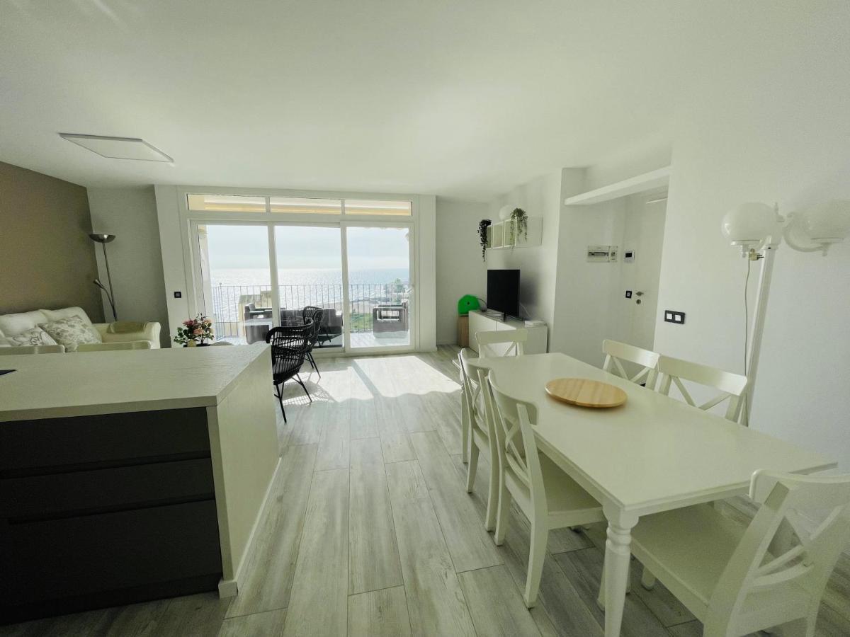 La Marina2 Seaview With Amazing Terrace Apartment Sitges Exterior photo
